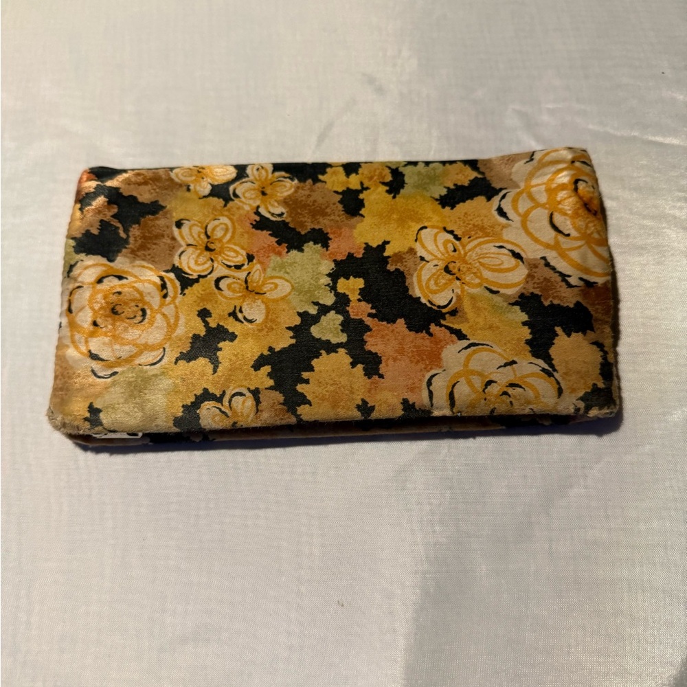 Source Unknown Floral Pattern Clutch - image 1